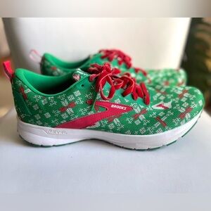 Brooks Revel 4 Merry Christmas Running Shoes WN 11.5 MN 9.5 Holiday like new
